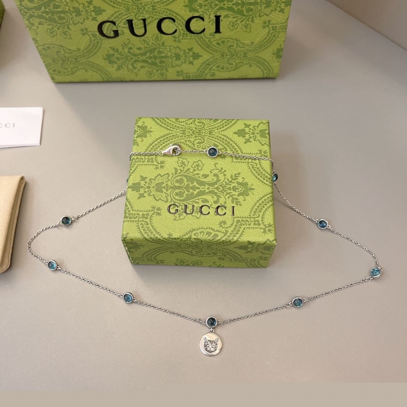 G*u*i necklaces